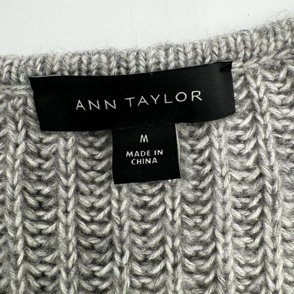 Ann Taylor MEDIUM twist criss cross fuzzy‎ v neck gray knit sweater pullover top - Picture 4 of 6